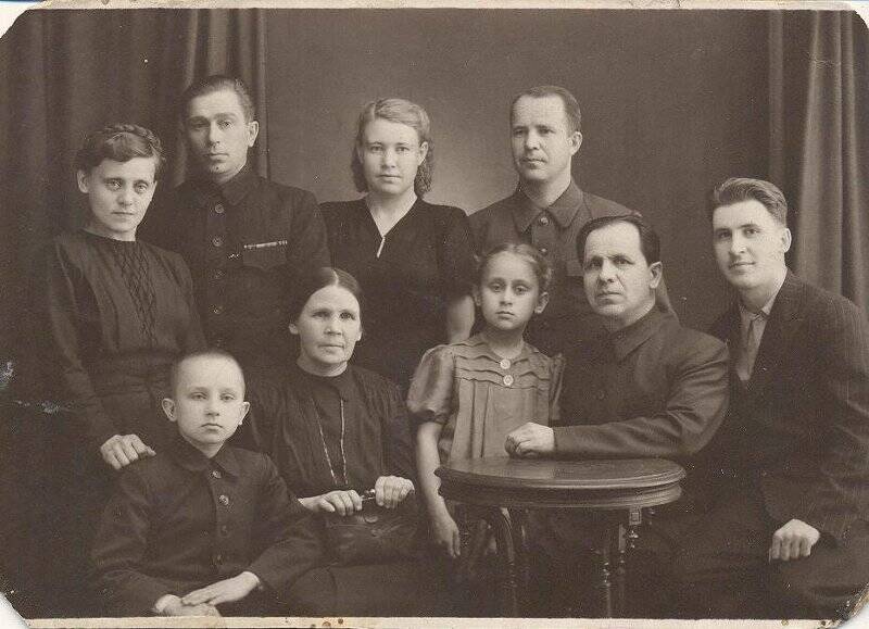 Фото Вавилов П.М. с семьей и друзьми