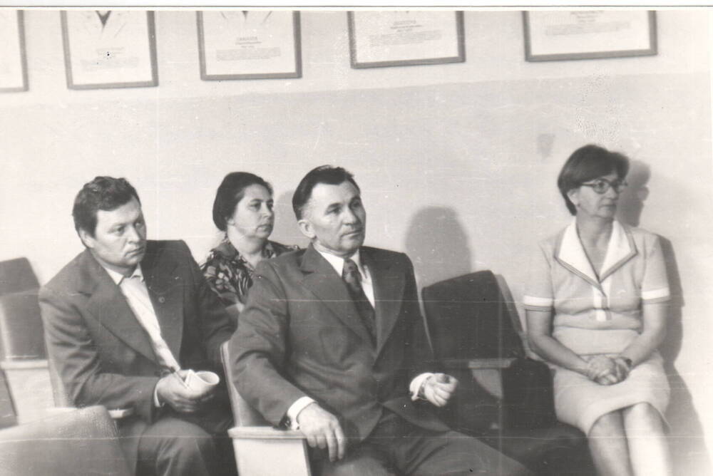 Фото групповое. Михайлев В.А. с коллегами на областной конференции офтальмологов, 1980гг.