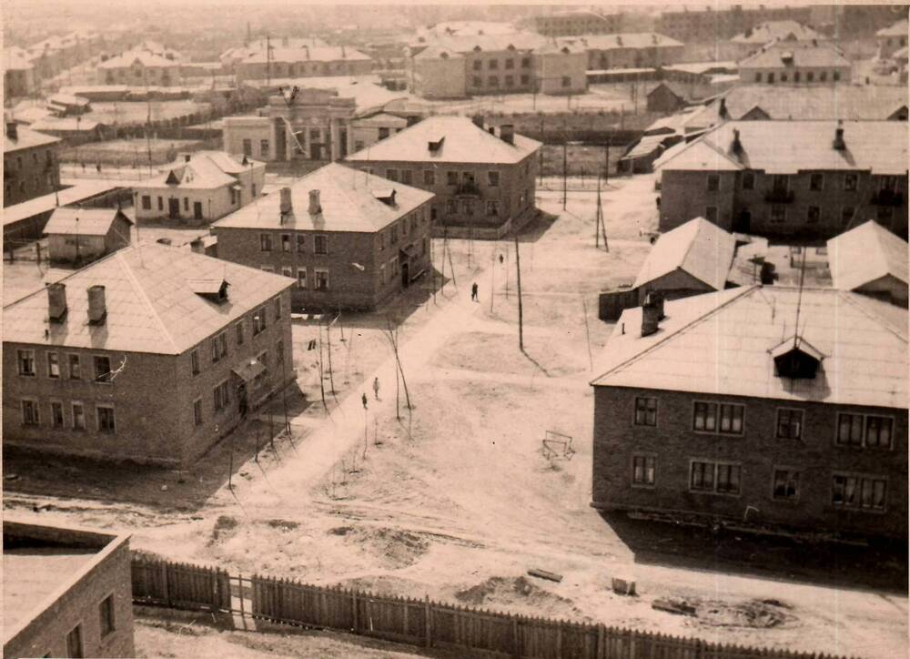 Черно-белая фотография  улицы Строителей города Сафоново. 1961 год.