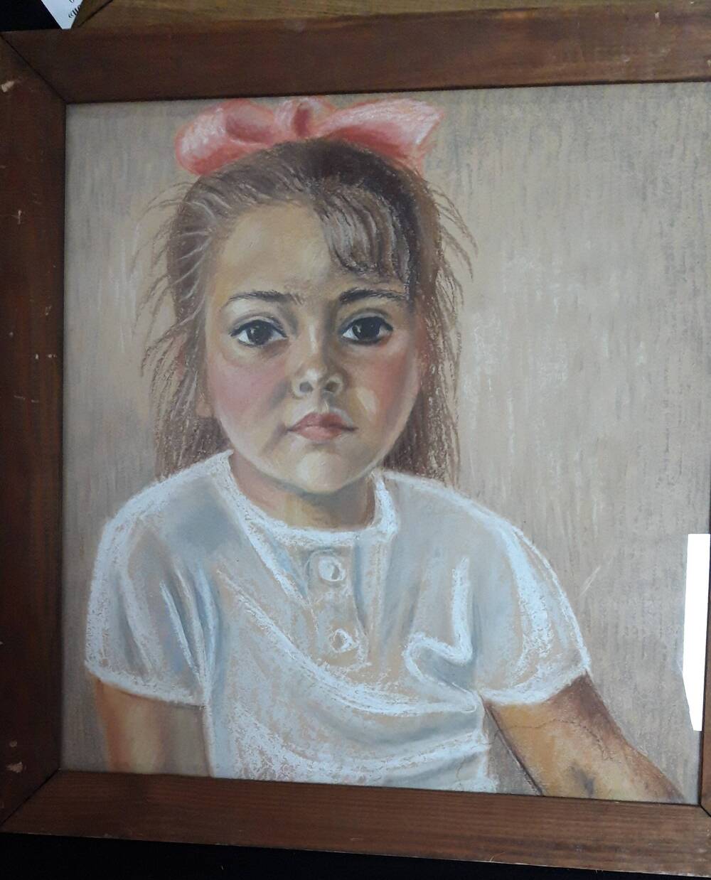Картина в деревянной коричневой раме со стеклом. «Портрет девочки».