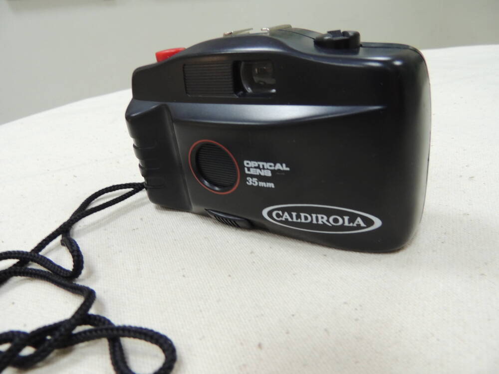 Фотоаппарат Caldirola optical lens 35mm с инструкцией на английском языке.