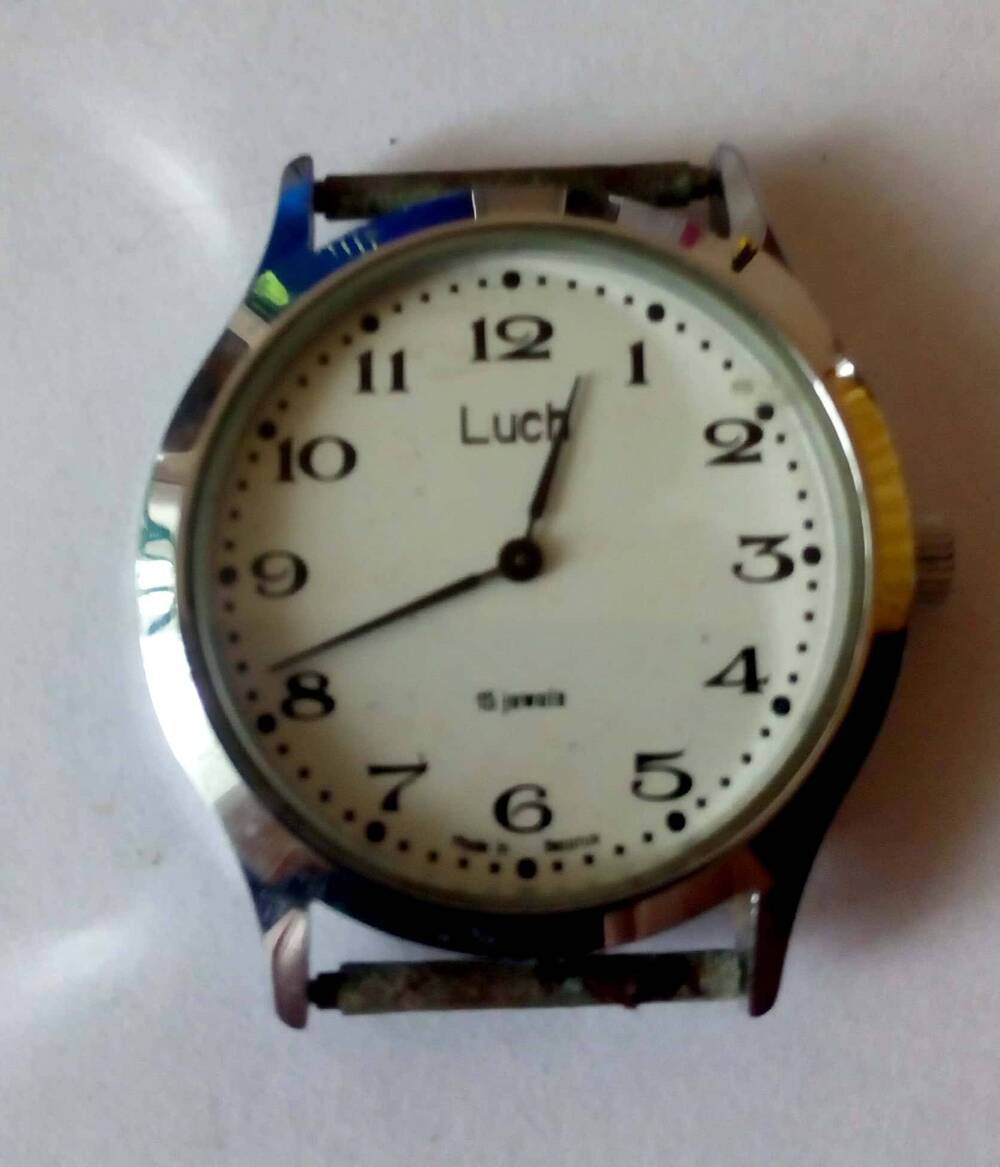 Часы наручные
механические  «Luch» в металлическом белом корпусе. Минский часовой завод.