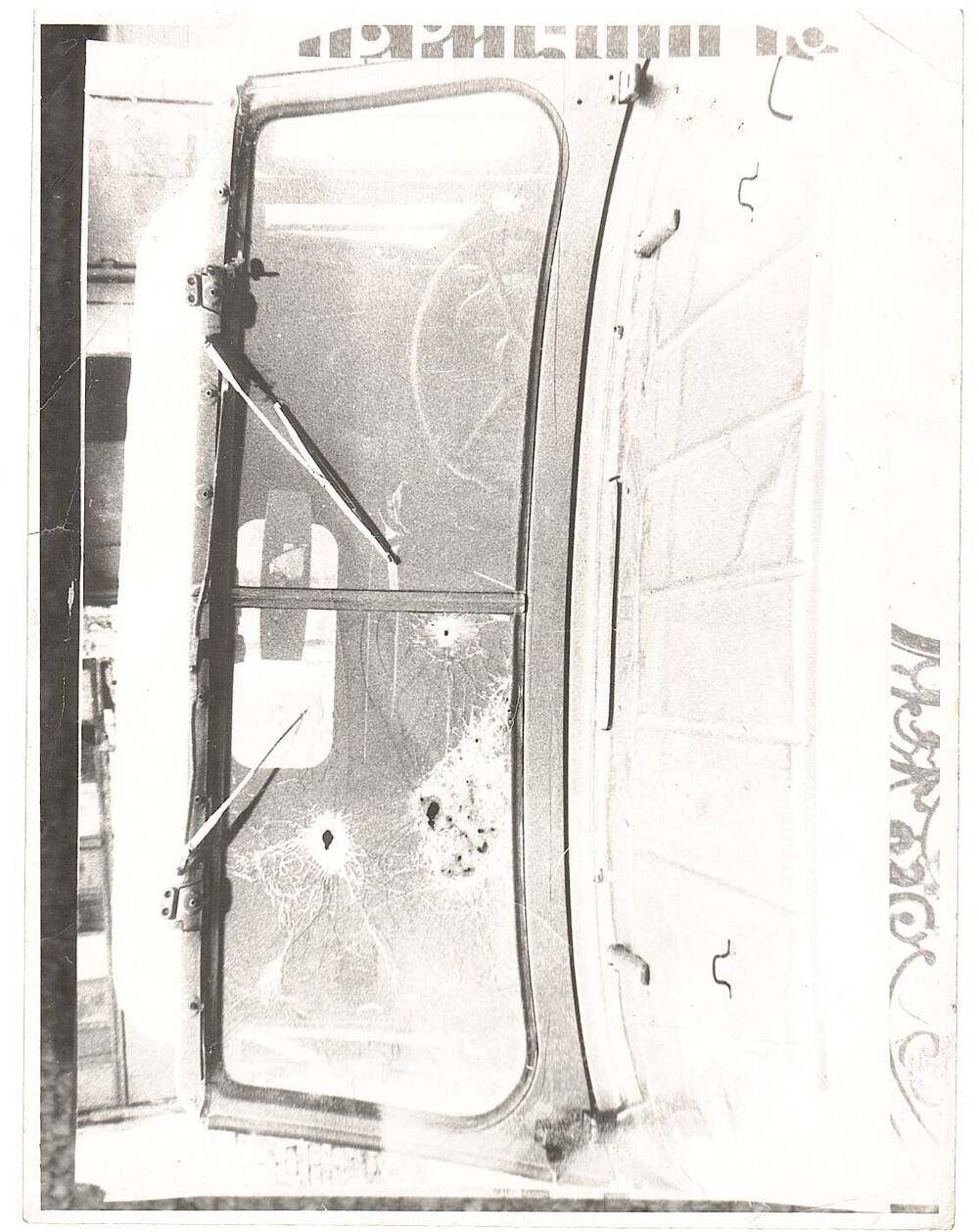 Фотография. УАЗ-469  30-14НБ. Машина командира развед. батальона п/п-ка Ларионова О. М. после обстрела.