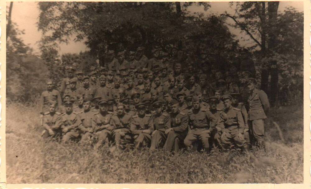 Групповая фотография первого выпуска летчиков-истребителей . Модлин. Июнь 1946года.