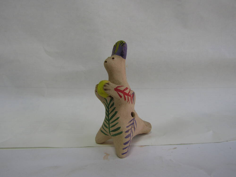 Кожлянская глиняная игрушка  Белка с орехом