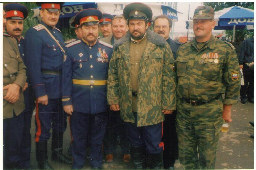 Фото Казаки ст Богучарская на круге Все великого войска  Донского , осень 2001 год.