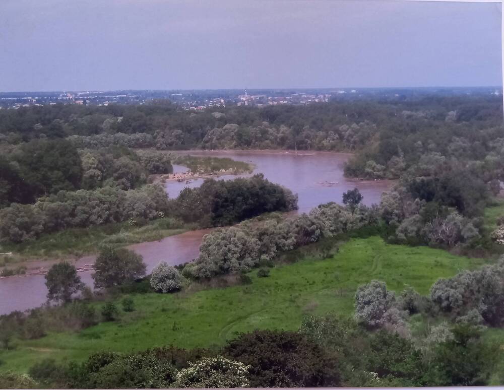 Фотография цветная с изображением реки Кубань 2007г.