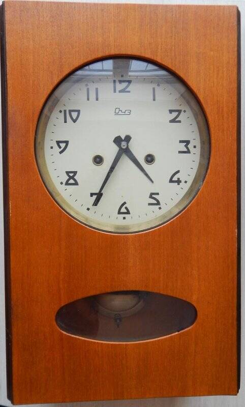 Часы механические настенные маятниковые с боем «Янтарь».