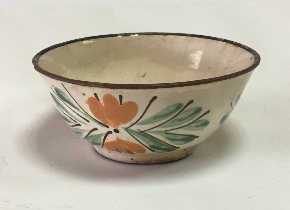 Чашка керамическая с росписью.