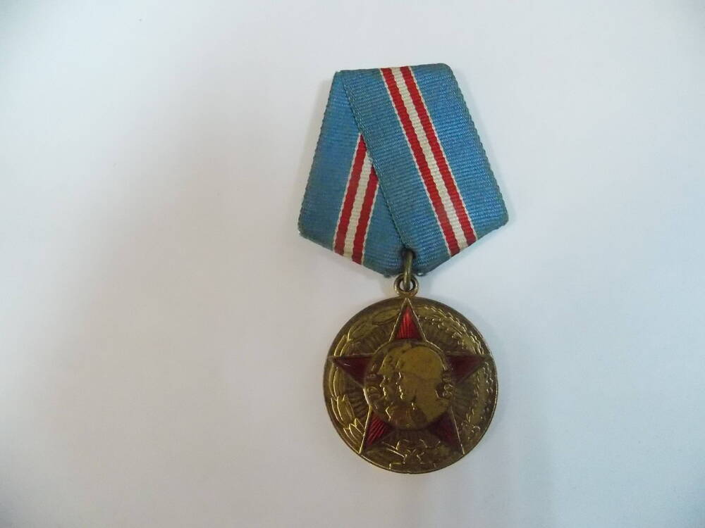 медалью «50 лет Вооружённых Сил СССР» Аниськова С.А.
