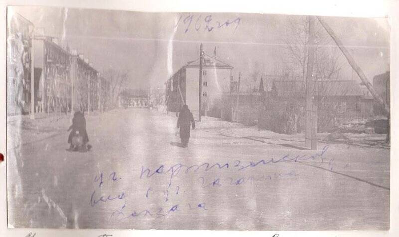 Фотография из альбома «История нашего города»: ул. Партизанская вид с ул.  Гагарина в сторону вокзала