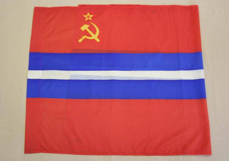 Флаг государственный Киргизской ССР.