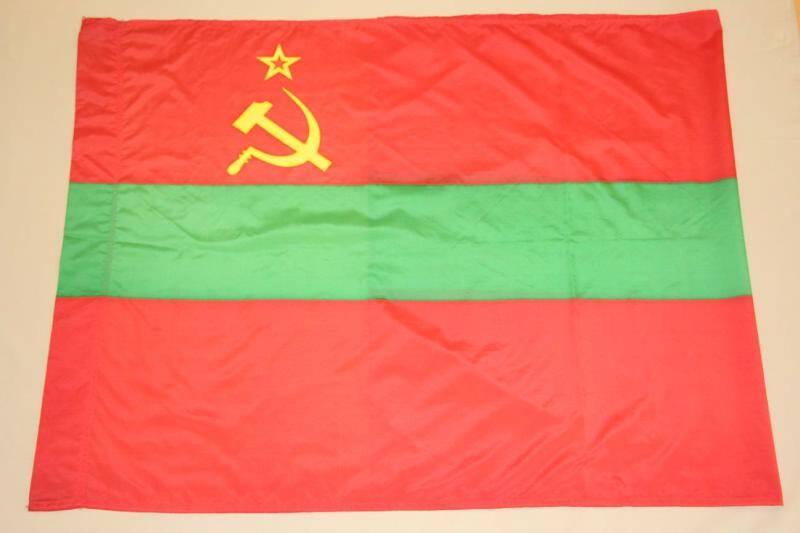 Флаг государственный Молдавской ССР.