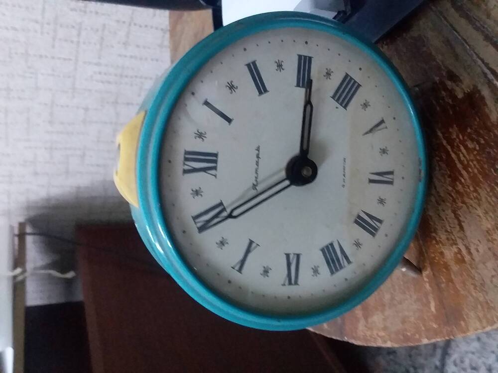 Часы будильник «Янтарь»