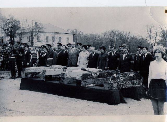 Перезахоронение останков воинов, погибших при освобождении п. Красногвардейское.
