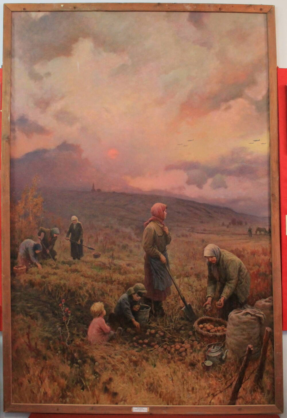 Картина
Н. Даньшин. «Г.Задонск. Осень 1942 г.» В деревянной раме.