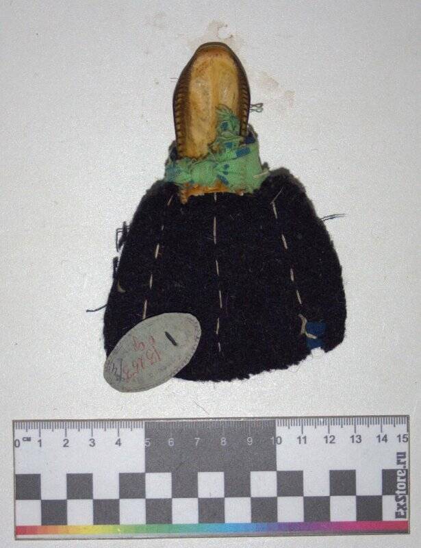 Игрушка ненецкая - кукла с головкой из утиного клювика.