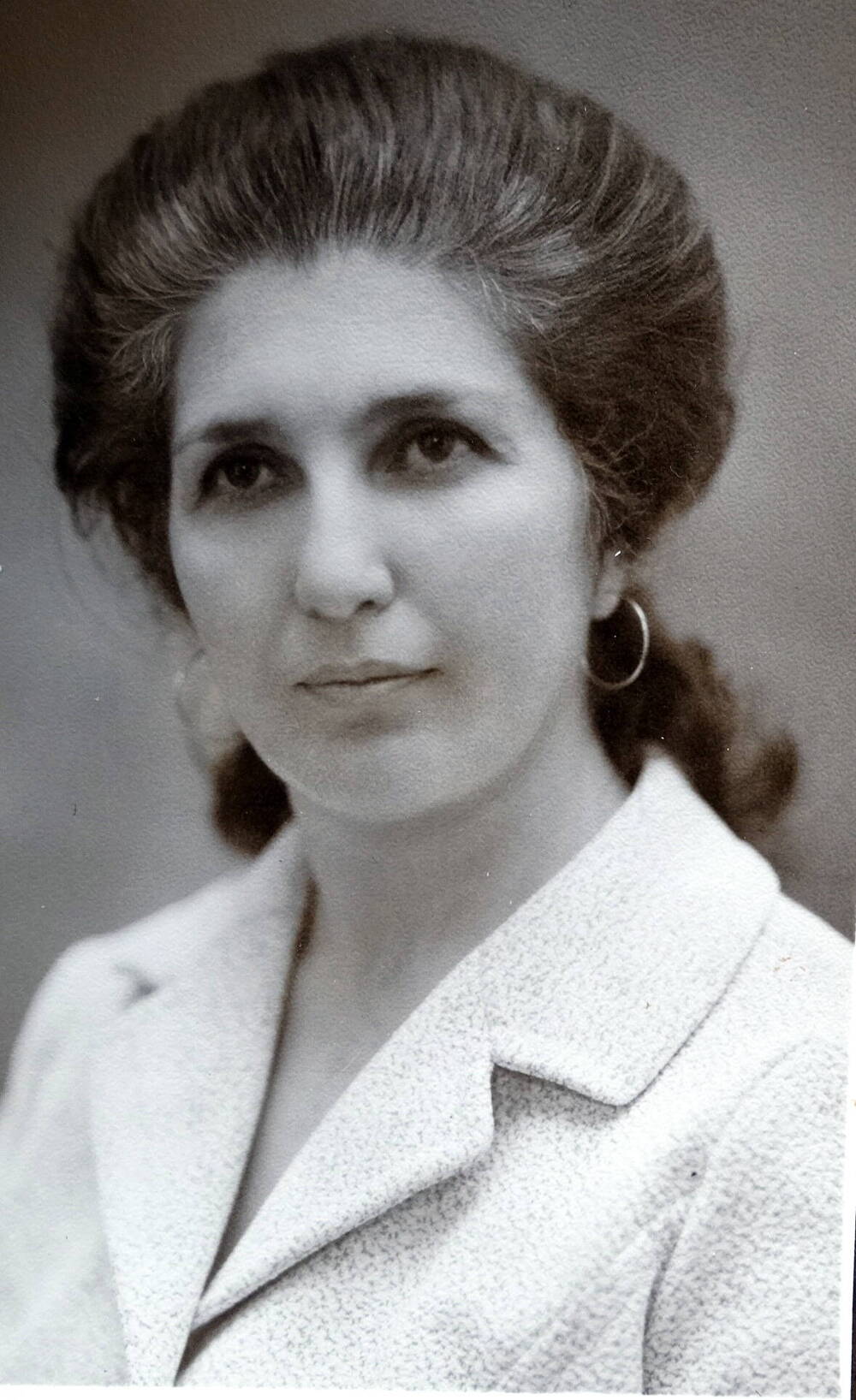 Фото. Орзета Алихановна Бекузарова - актриса Осетинского драмтеатра, 1974 г.