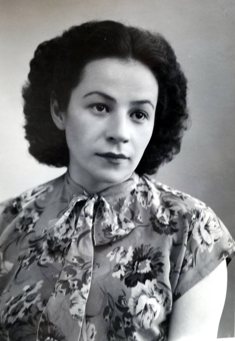 Фото. Зоя Кочисова - актриса Осетинского драмтеатра, 1960-е г.г.