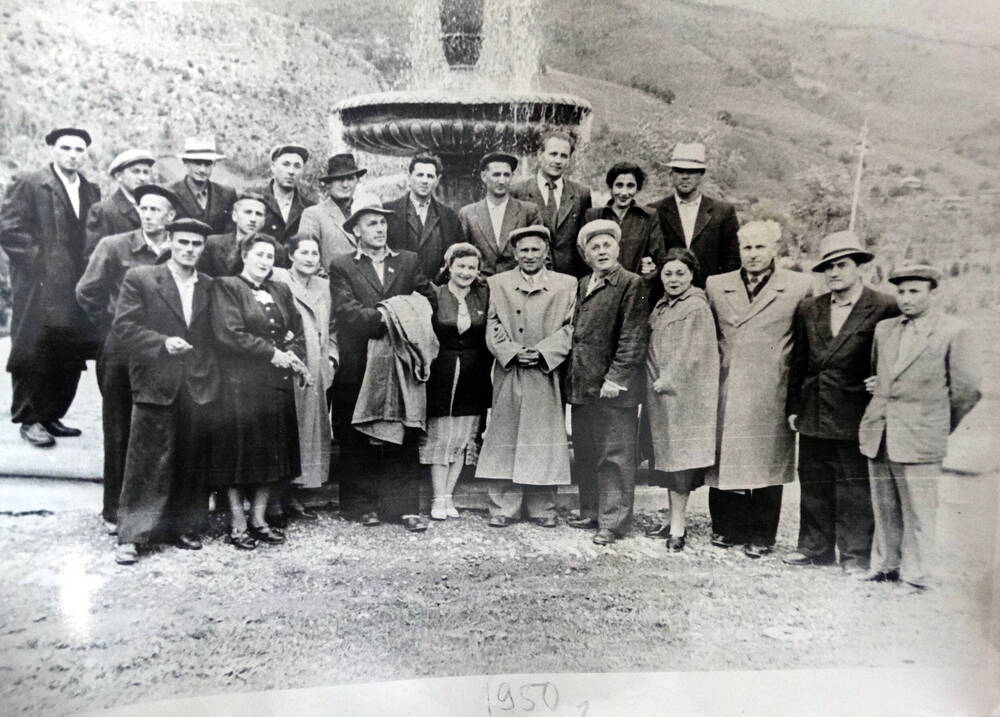 Фото. Творческий состав Северо-Осетинского госдрамтеатра, 1950 г.