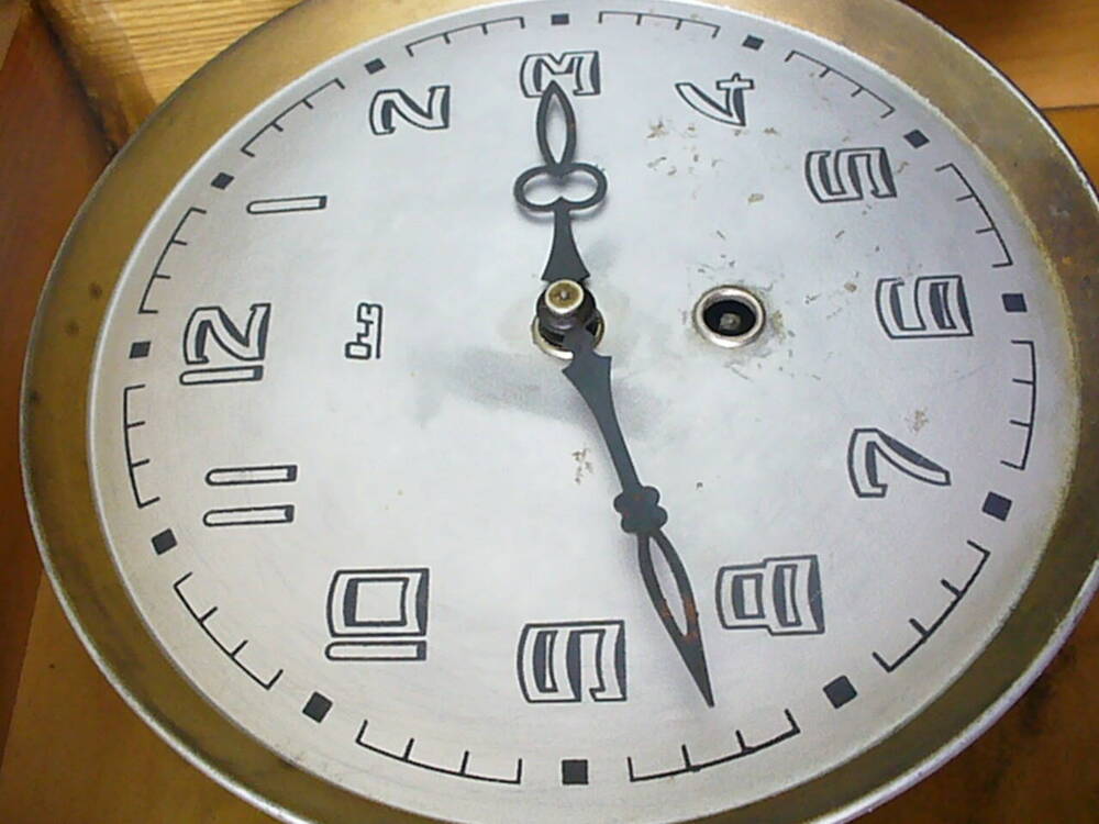 часы настенные с маятником