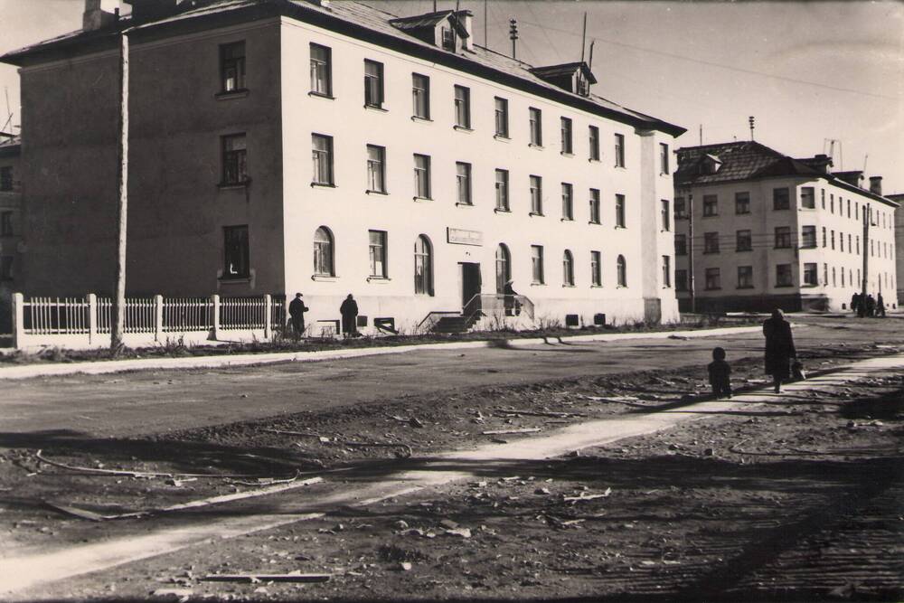 Фотография ч/б. Оригинал. 
«Улица Парковая».