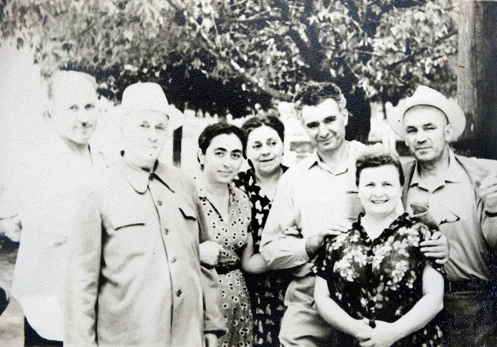 Фото.Группа актеров Осетинского госдрамтеатра, 1950-е г.г.