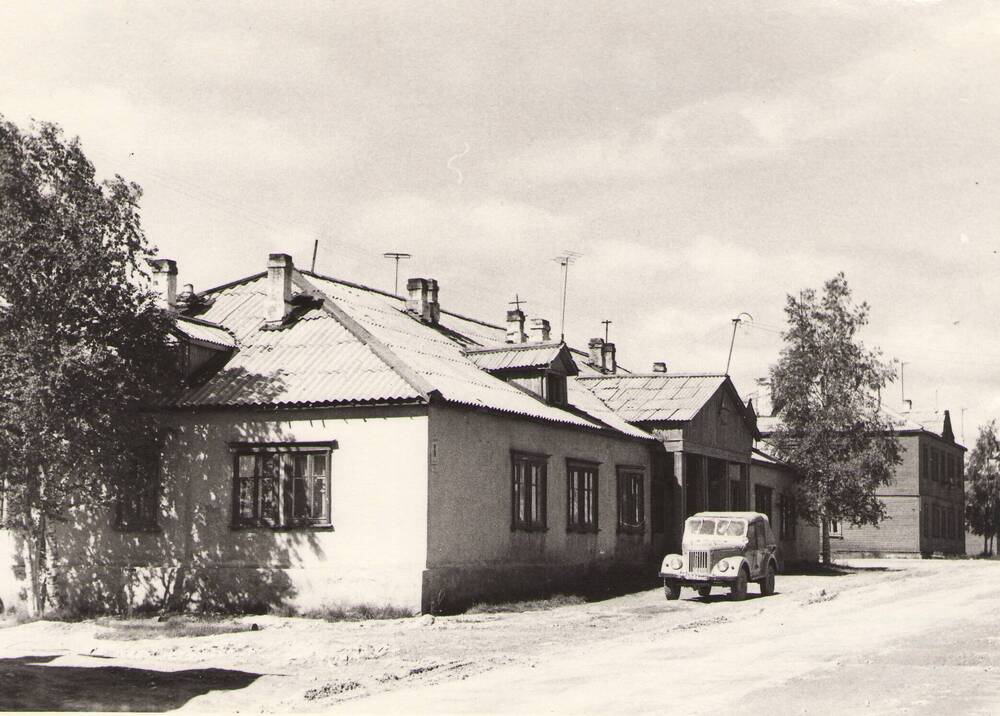 Фотография ч/б. Оригинал. 
«Улица Строителей».