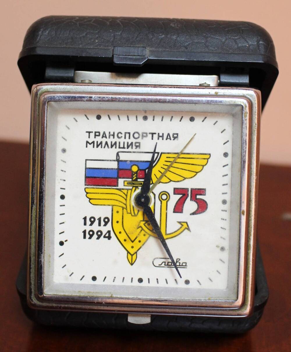 Часы-будильник дорожные Слава (Slava) в твёрдом корпусе с крышкой