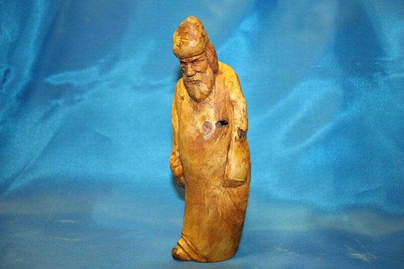 Монах. Фигура деревянная
