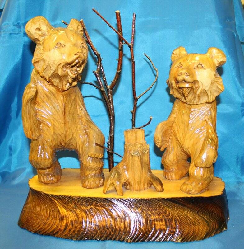 Два медведя. Скульптура деревянная