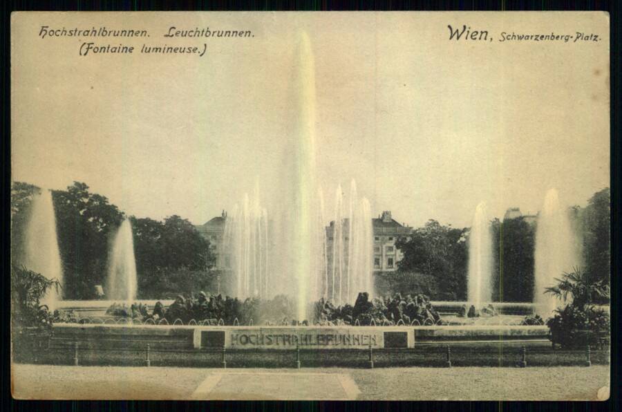 Wien, Schwarzenberg-Platz. // Hochstrahlbrunnen. Leuchtbrunnen. // (Fontaine limineuse.) (Вена, площадь Шверценберг. Фонтан Хохштраль (Сверкающий фонтан)).