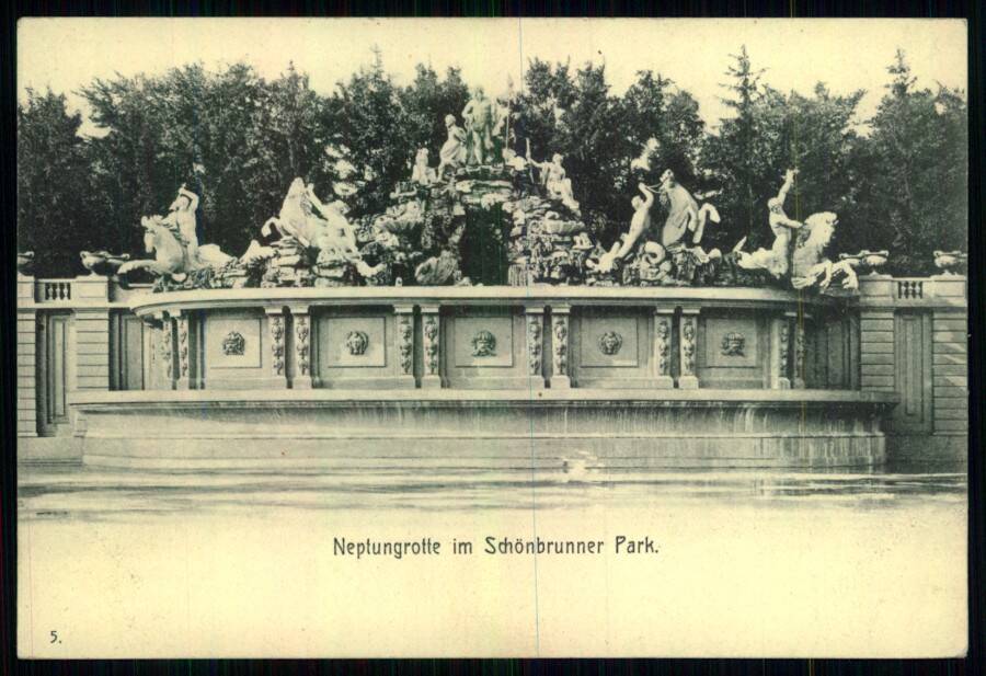 Neptungrotte im Schonbrunn Park. (Грот Нептуна в парке Шонбрунн).