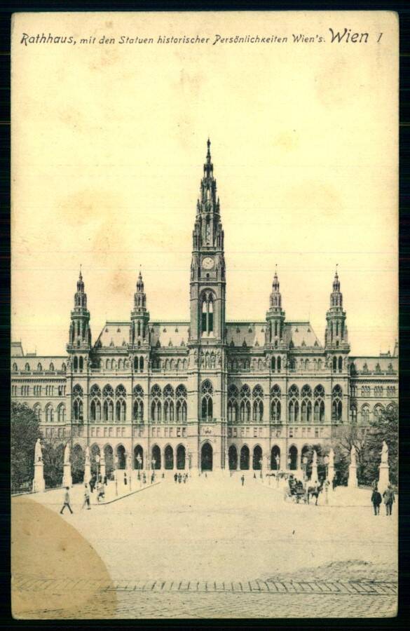 Rathaus, mit den Statuen historischer Personlichkeiten Wien's. Wien I. (Ратуша со статуями исторических личностей Вены. Вена).