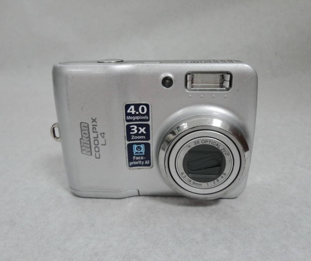 Фотоаппарат «Nikon Coolpix L4»