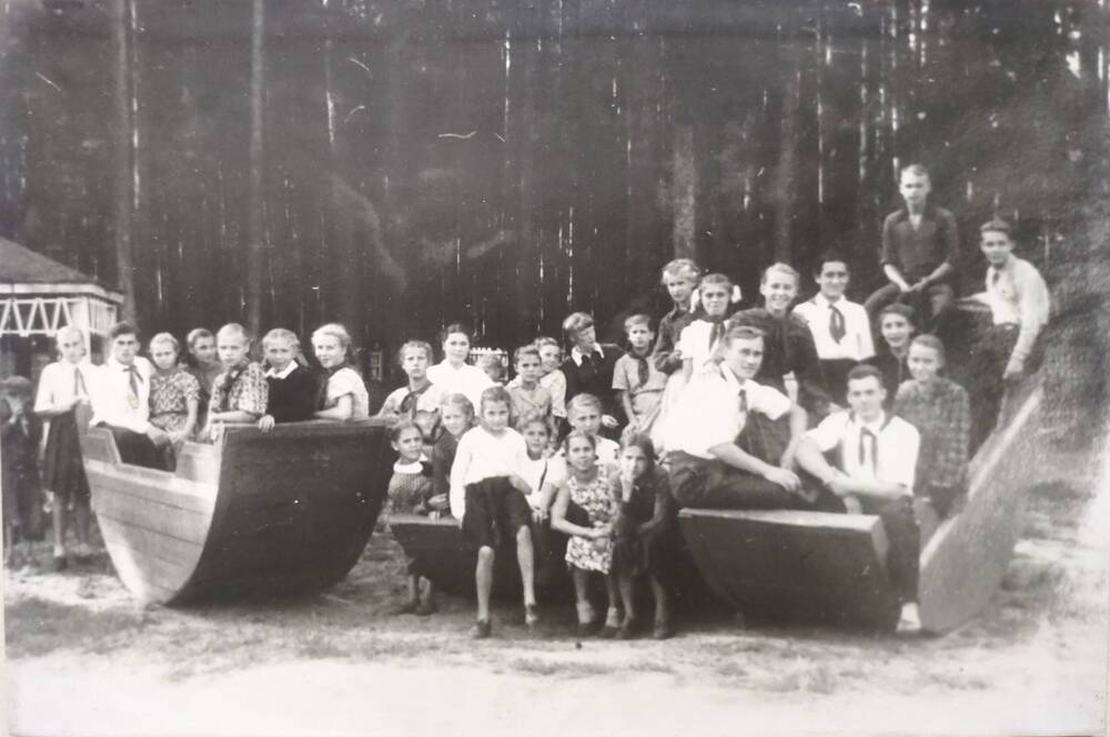 Фото Открытие лагерного сезона 1956 г. После линейки.