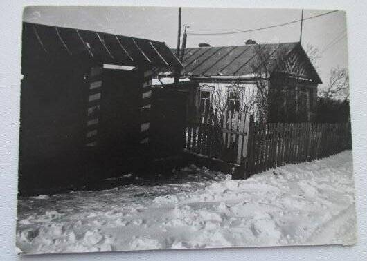 Фотография. Бревенчатый дом  Исмаковой Нурхаят 1969 года постройки.