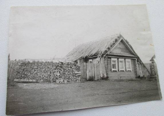 Фотография. Бревенчатый дом  Хаметшиной Нафисы 1940 года постройки.