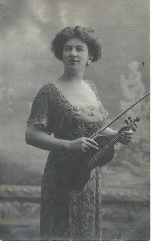 Фотография на бланке открытого письма. Лея Сауловна Любошиц - русско-американская скрипачка и педагог