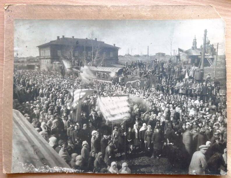 Надеждинск. Храм Серов взорвали. Первомайская демонстрация 1923. Взрыв Преображенского храма в 1964 году. Церкви Надеждинска.