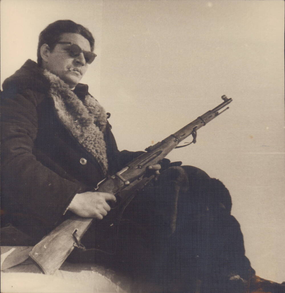 Фотография В. В. Гурова начальника полярной станции в Арктике. В пути на охоту.