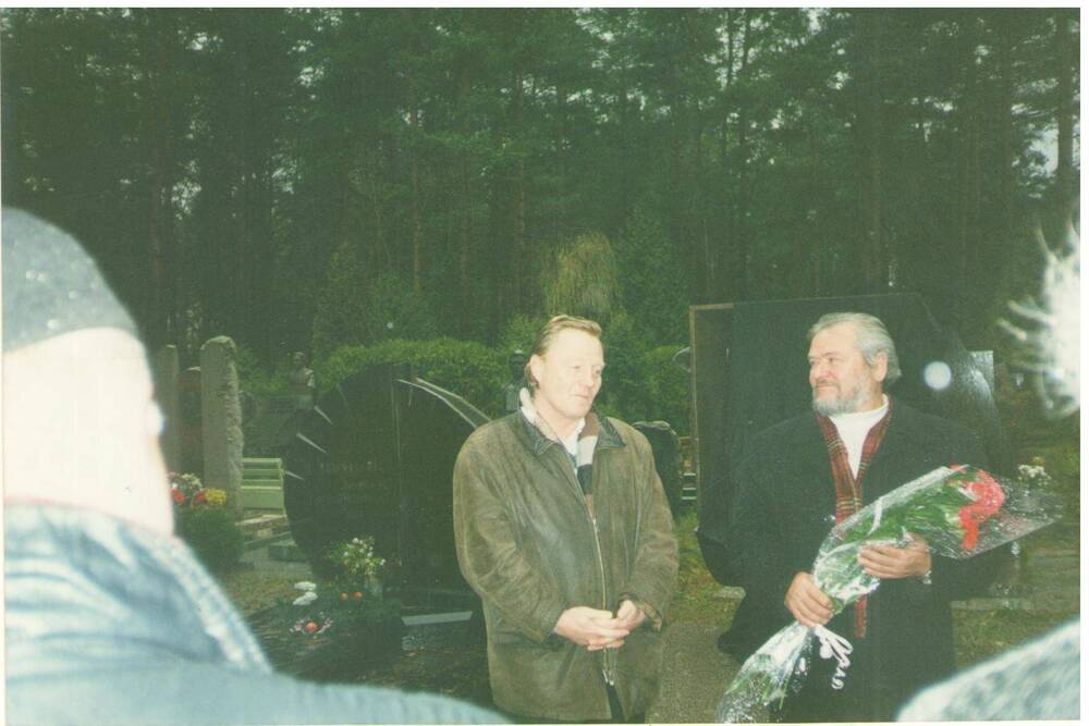 Фото открытие памятника А.М. Кищенко Минск, осень 2001 год.