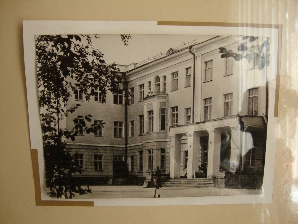 Фото. Городская больница. Сдана в эксплуатацию в 1951 году в городе Бодайбо.