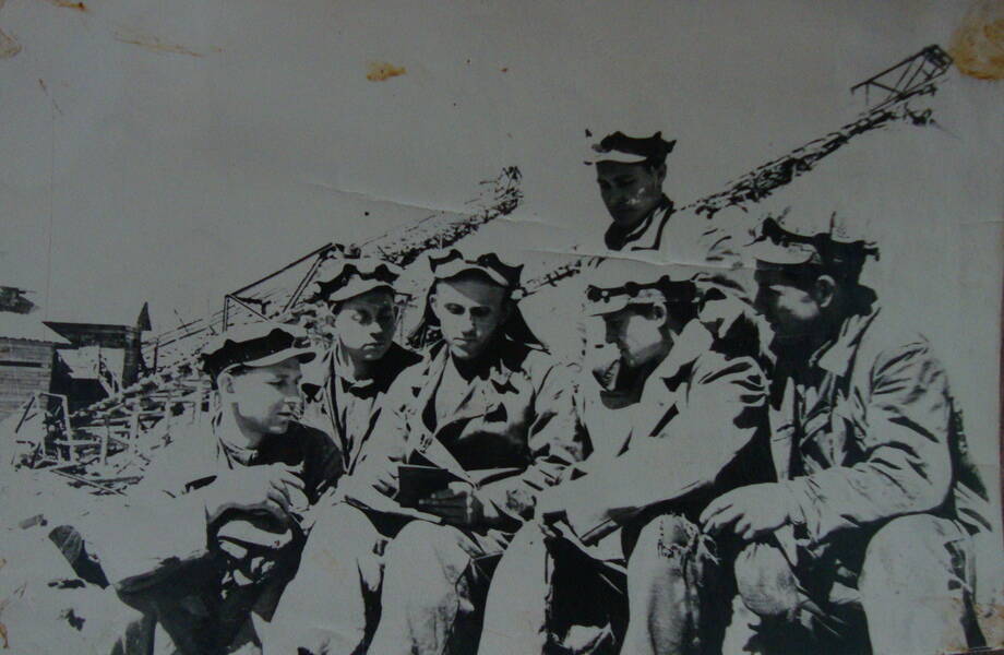 Фото. Комсомольско-молодёжная бригада шахты № 46, прииск Артёмовский. 1956 г.
