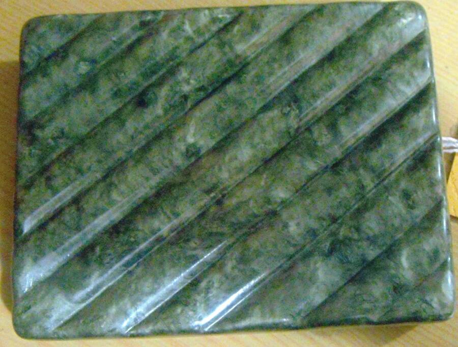 Портсигар пластмассовый, зеленого цвета Леонова М.Е.. Верх крышки рифленый.
