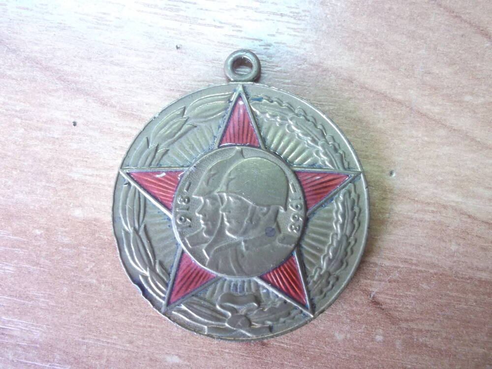 Медаль 50 лет Вооруженных Сил СССР, Гних Эдуарда Иосифовича