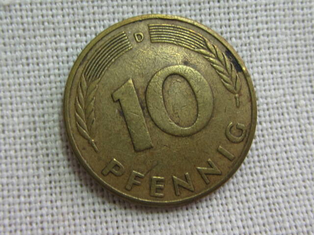 Монета 10 pfennig