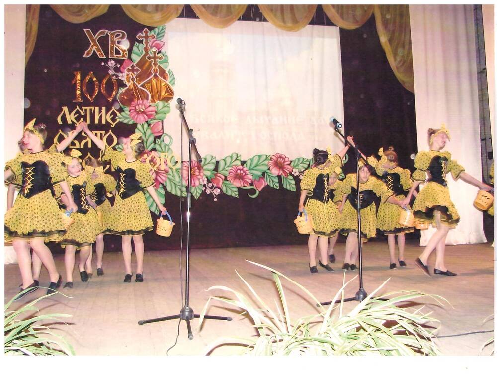 Фотография цветная. Фестиваль, посвященный 100-летию Свято-Вознесенского храма. ДК