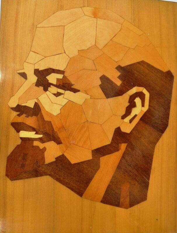 Портрет Владимира Ильича Ленина,изготовлено из дерева