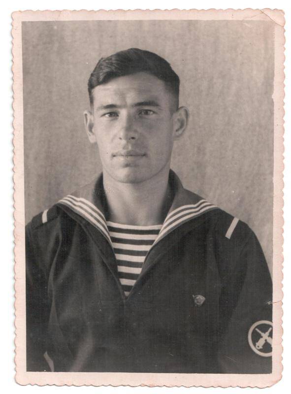 Фото: Погрудное изображение Курцова Владимира Александровича. 1952 г. Севастополь